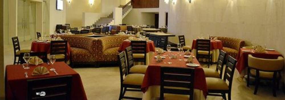 Sun Hotel Warnes Buitenkant foto