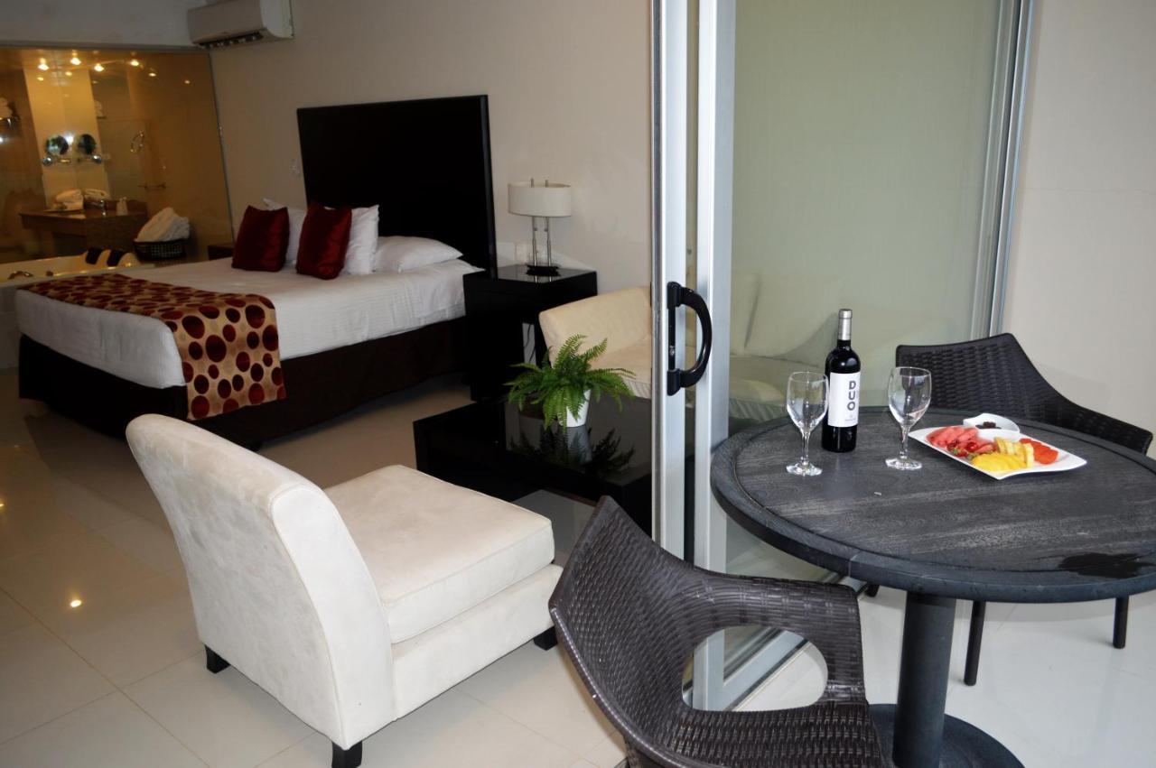 Sun Hotel Warnes Buitenkant foto