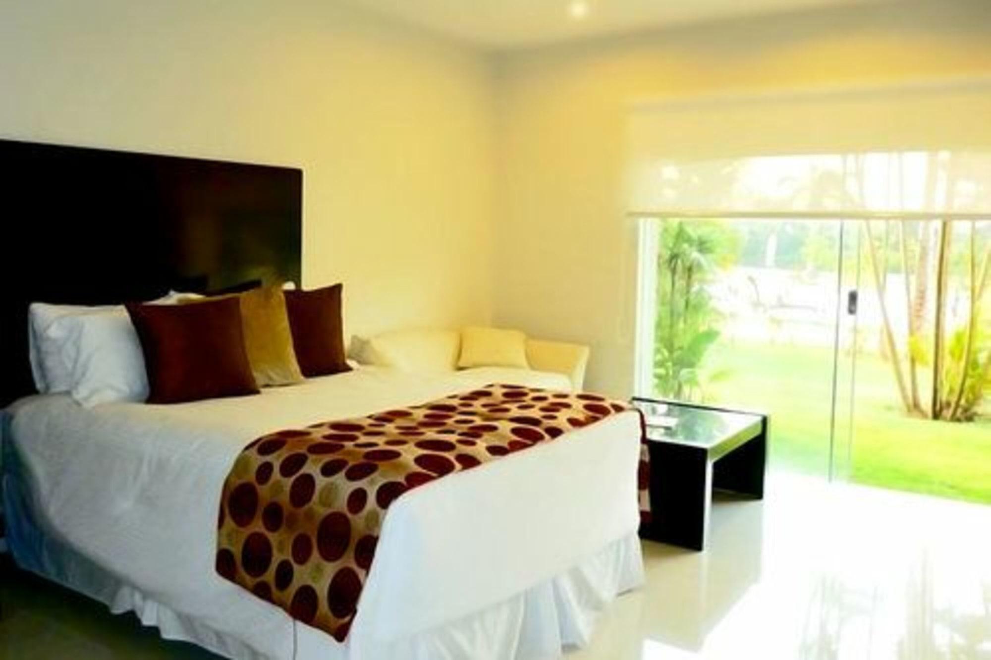 Sun Hotel Warnes Buitenkant foto