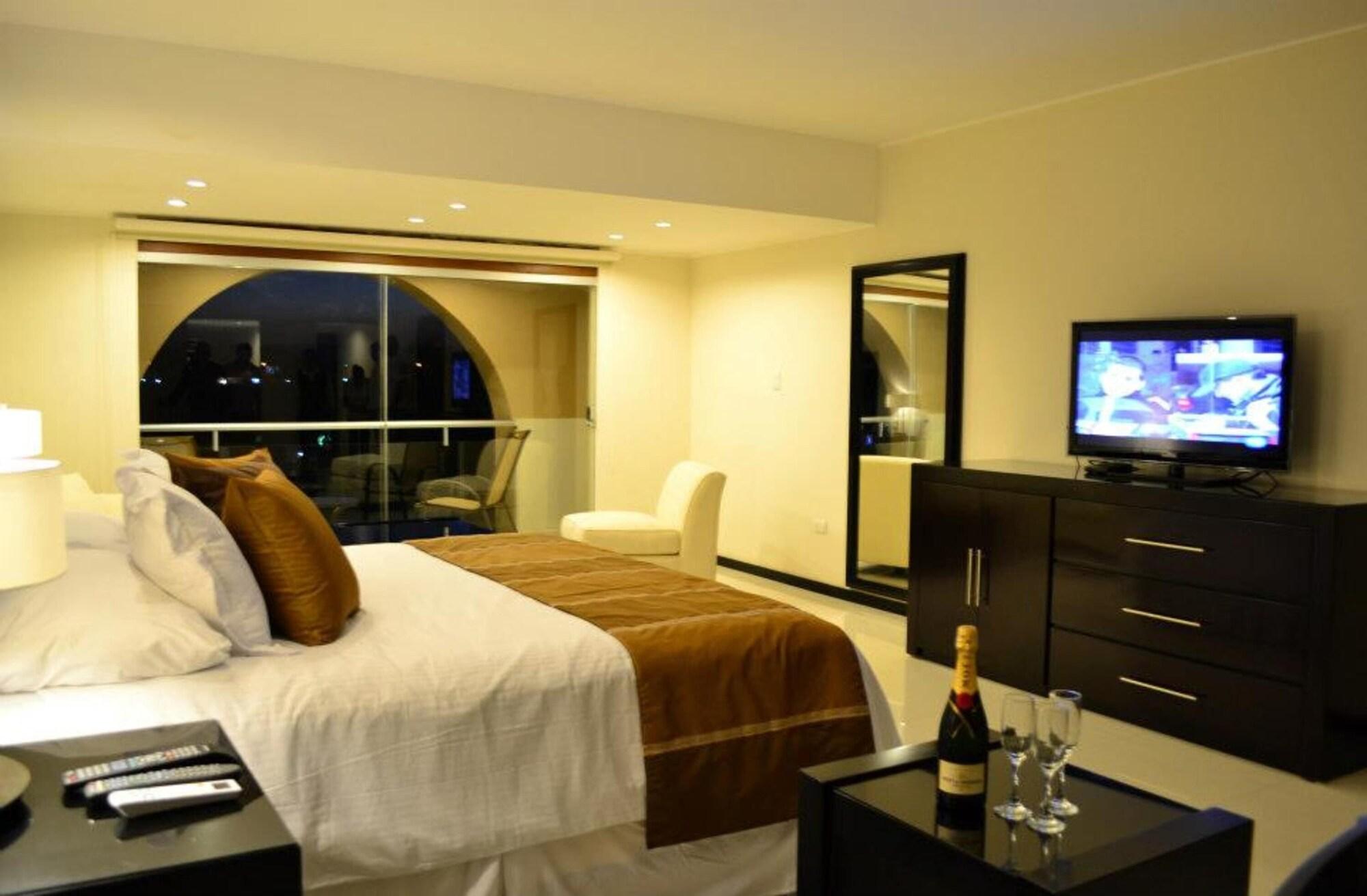 Sun Hotel Warnes Buitenkant foto