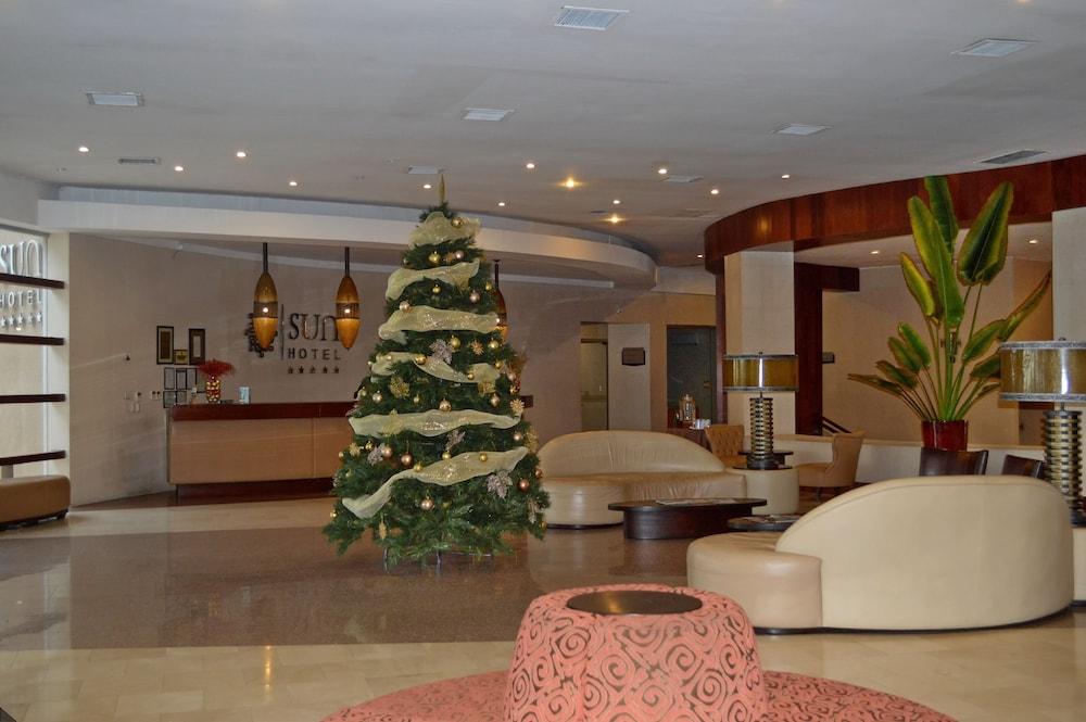 Sun Hotel Warnes Buitenkant foto