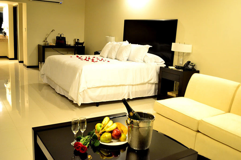 Sun Hotel Warnes Buitenkant foto