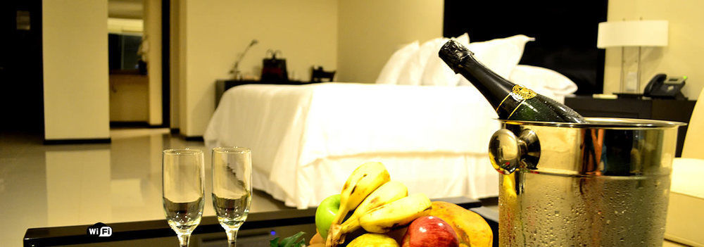 Sun Hotel Warnes Buitenkant foto